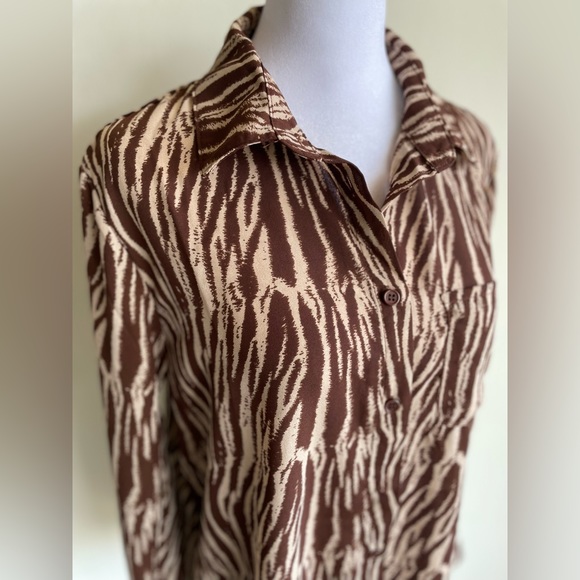 MIAMI ANIMAL PRINT BUTTON FRONT LONG SLEEVE BLOUSE SZ M - Picture 4 of 10